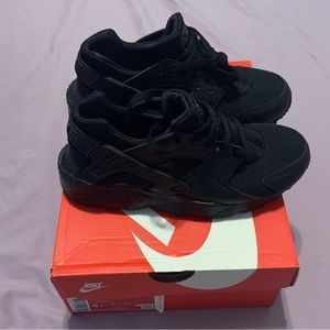 Nike sneaker. Brand new, never worn. Big kids size 4.